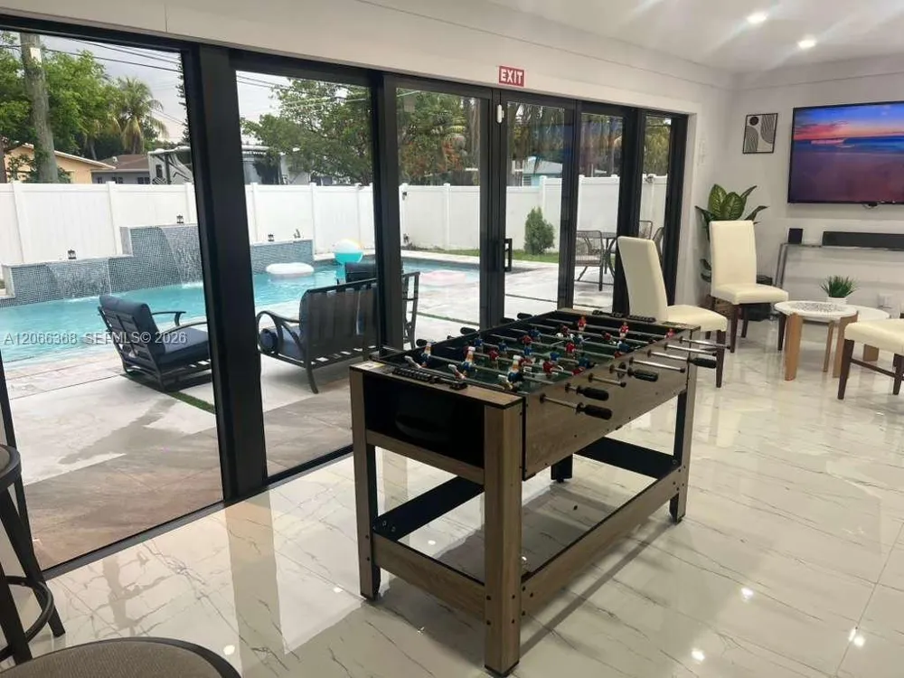 39 SE 7th St Dania Beach, FL 33004