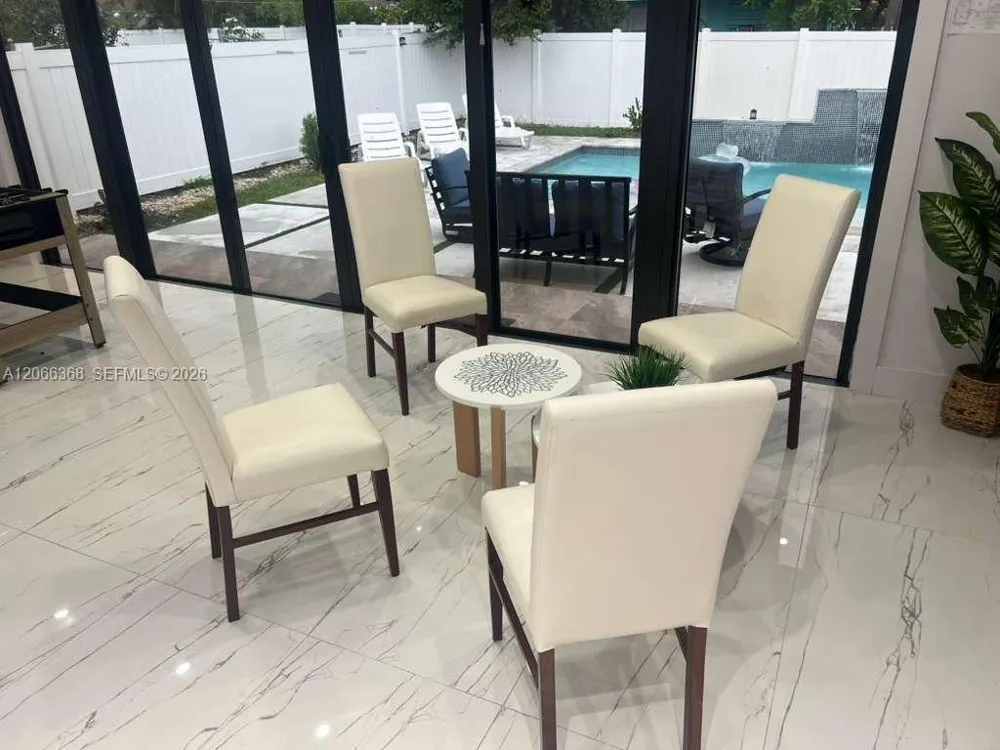 39 SE 7th St Dania Beach, FL 33004