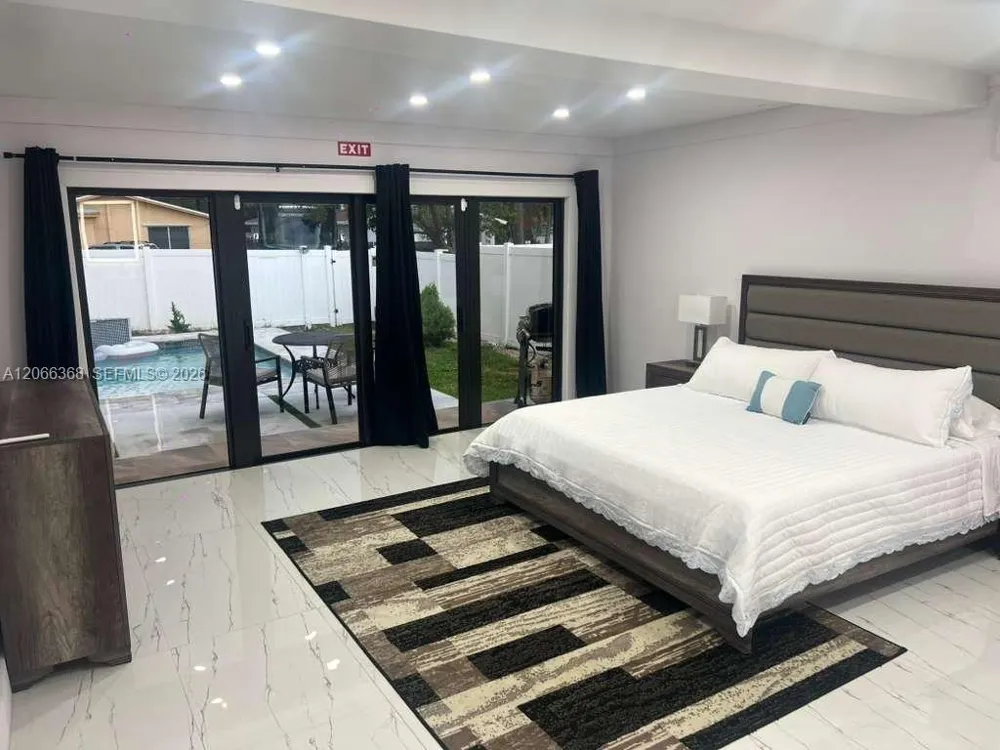 39 SE 7th St Dania Beach, FL 33004