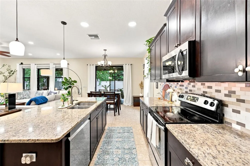 1008 OAKCREST DRIVE Brandon, FL 33510