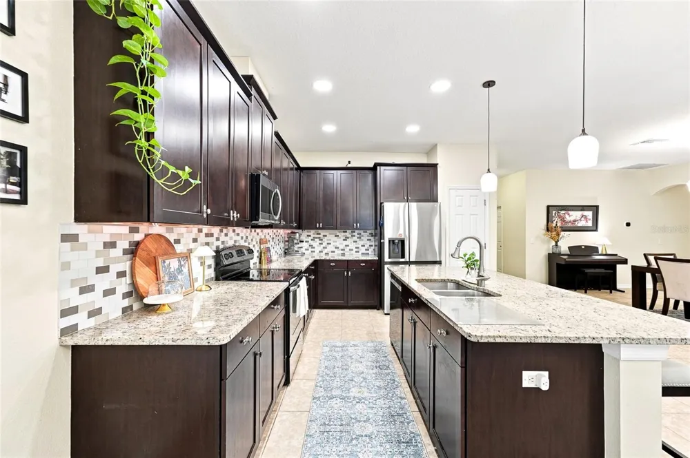 1008 OAKCREST DRIVE Brandon, FL 33510