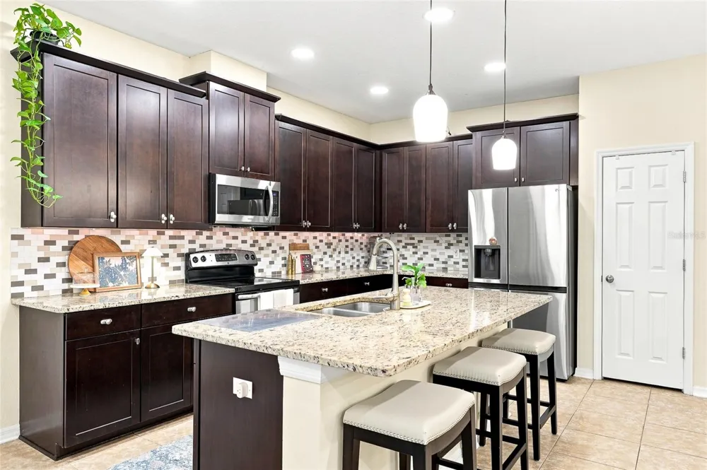 1008 OAKCREST DRIVE Brandon, FL 33510