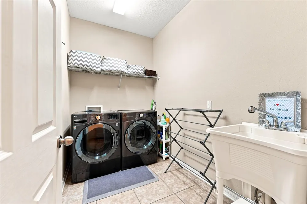 1008 OAKCREST DRIVE Brandon, FL 33510