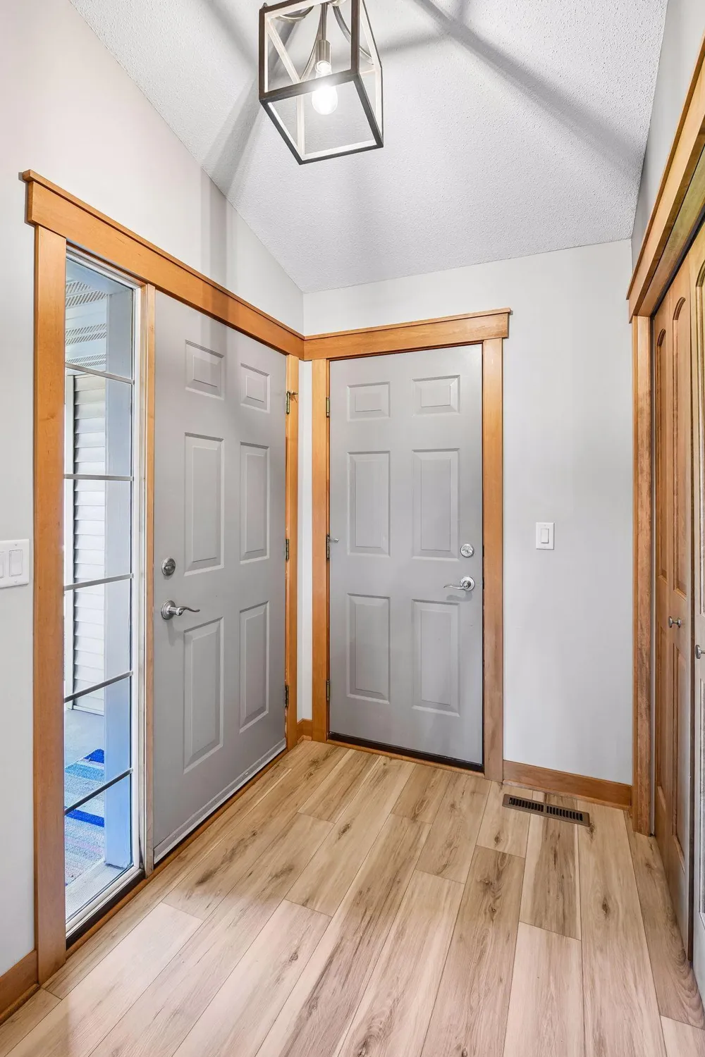 1851 Lakeridge Way Waconia, MN 55387