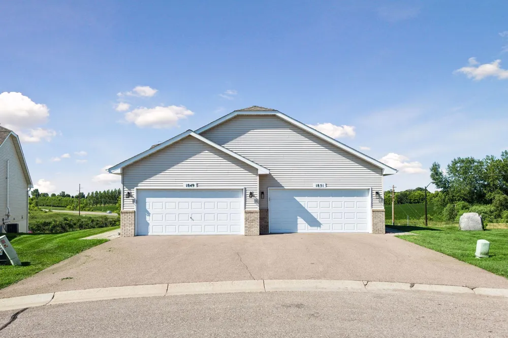 1851 Lakeridge Way Waconia, MN 55387