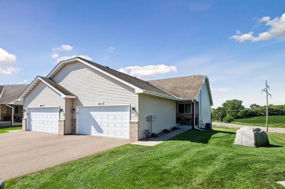 1851 Lakeridge Way Waconia, MN 55387