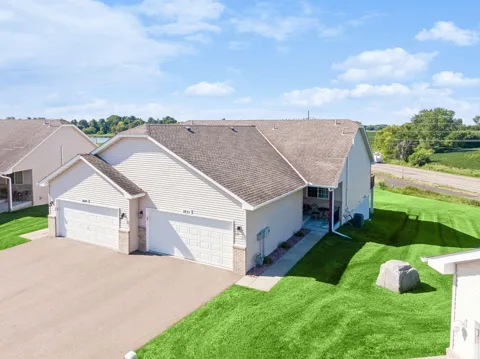 1851 Lakeridge Way