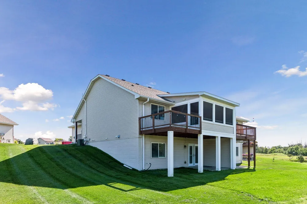1851 Lakeridge Way Waconia, MN 55387