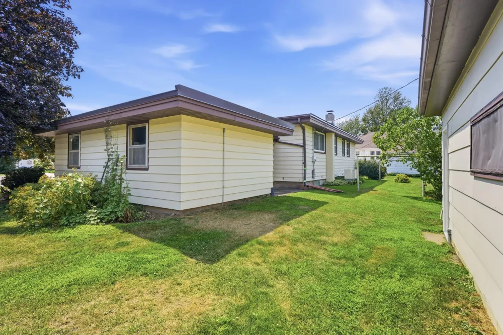 407 W Buckman Street Augusta, WI 54722