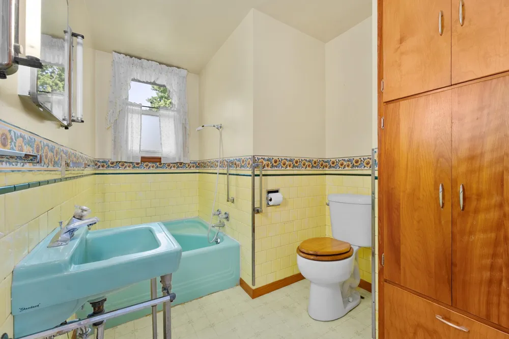407 W Buckman Street Augusta, WI 54722