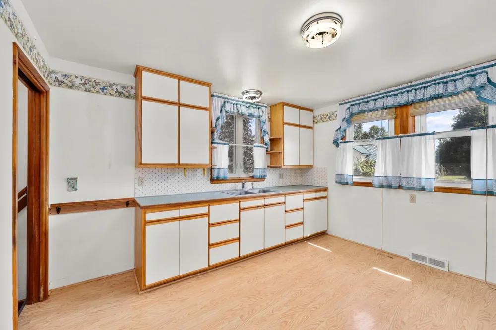 407 W Buckman Street Augusta, WI 54722