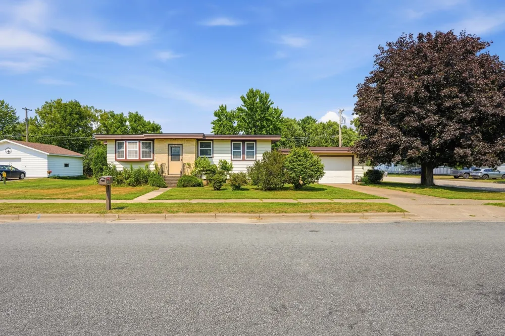 407 W Buckman Street Augusta, WI 54722
