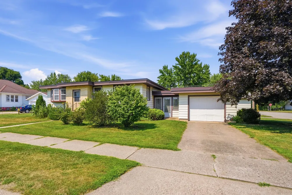 407 W Buckman Street Augusta, WI 54722