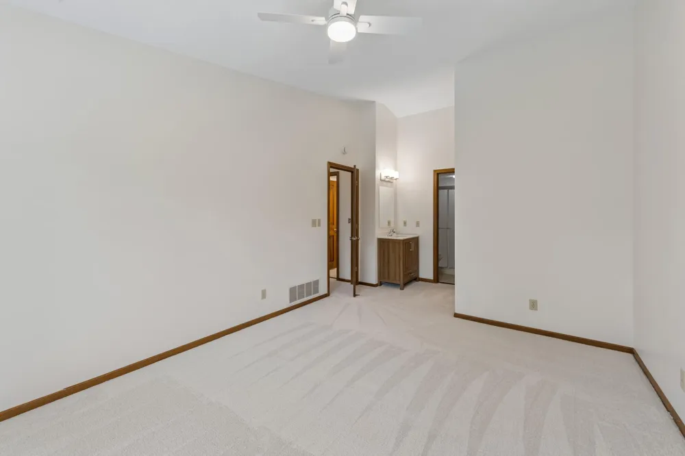 9526 Woodbridge Road Bloomington, MN 55438