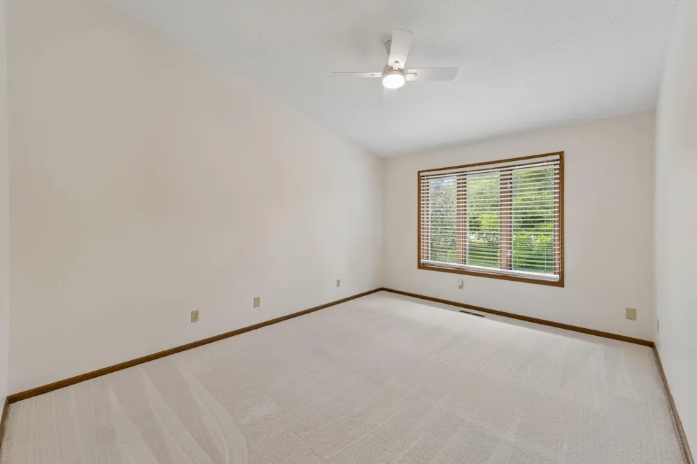 9526 Woodbridge Road Bloomington, MN 55438