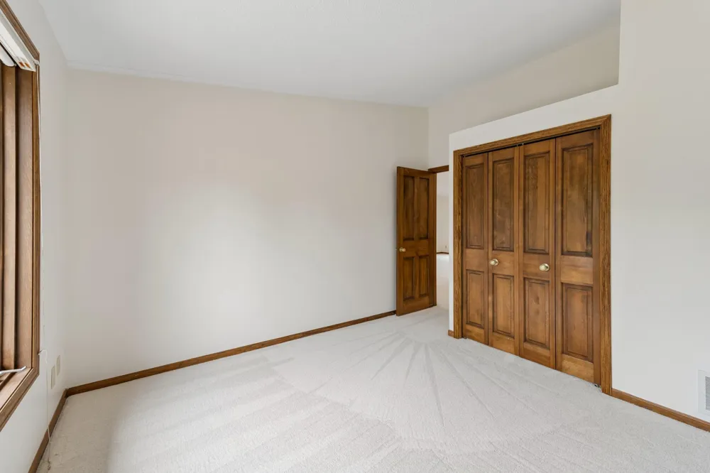 9526 Woodbridge Road Bloomington, MN 55438