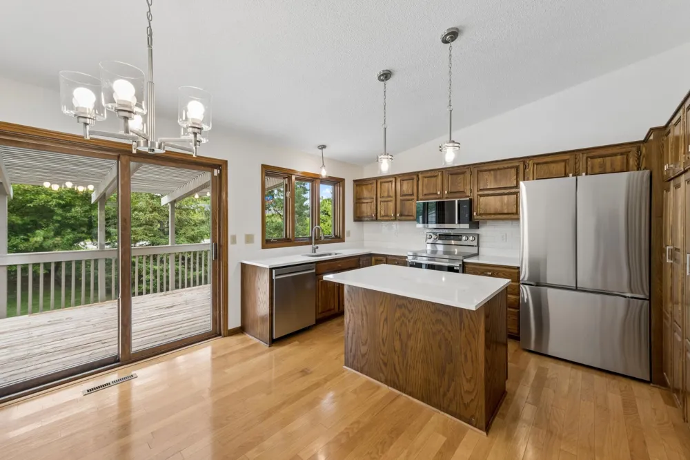 9526 Woodbridge Road Bloomington, MN 55438