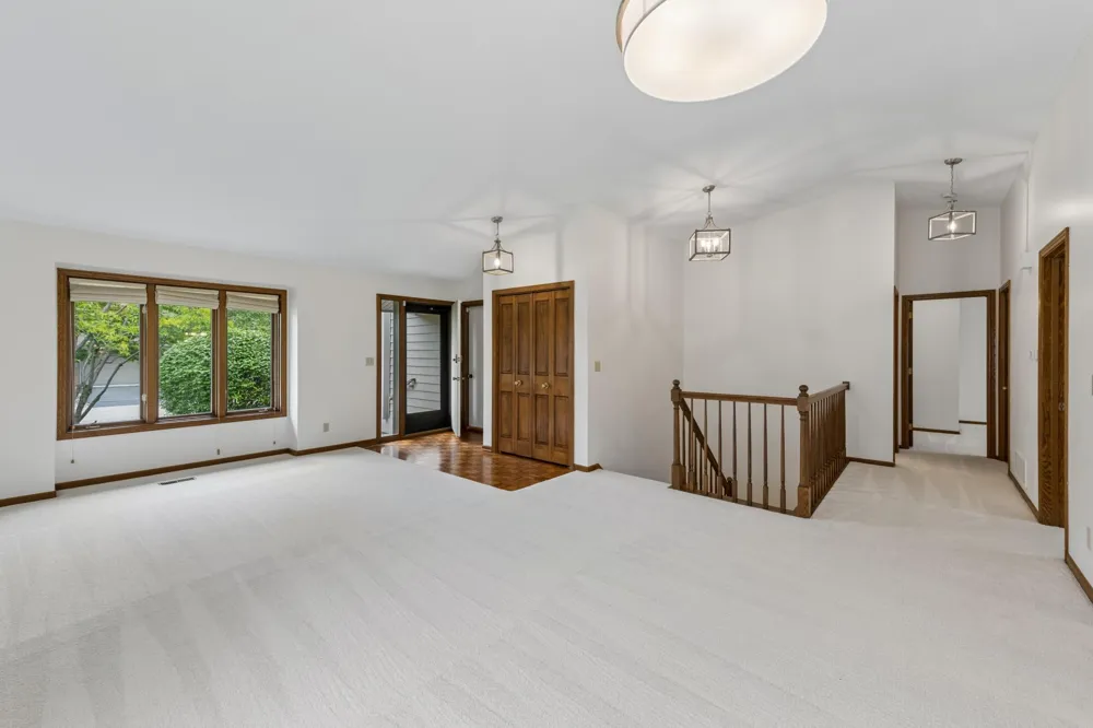 9526 Woodbridge Road Bloomington, MN 55438
