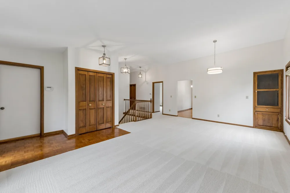 9526 Woodbridge Road Bloomington, MN 55438