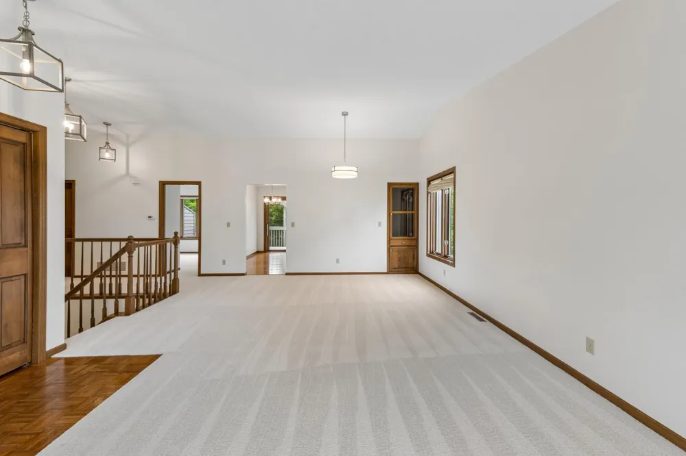 9526 Woodbridge Road Bloomington, MN 55438