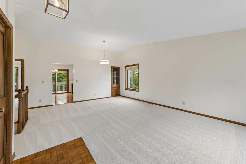 9526 Woodbridge Road Bloomington, MN 55438