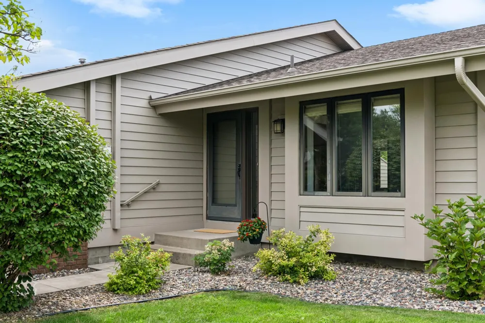9526 Woodbridge Road Bloomington, MN 55438