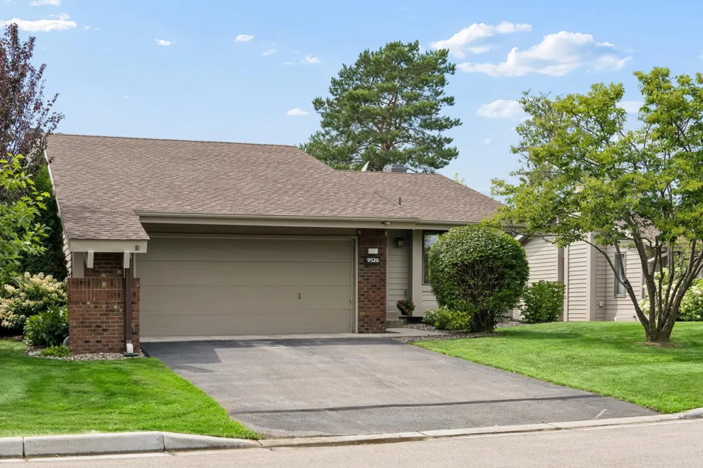9526 Woodbridge Road Bloomington, MN 55438