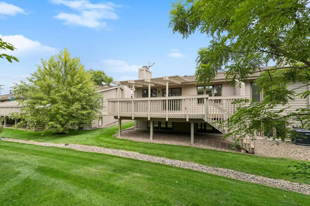 9526 Woodbridge Road Bloomington, MN 55438