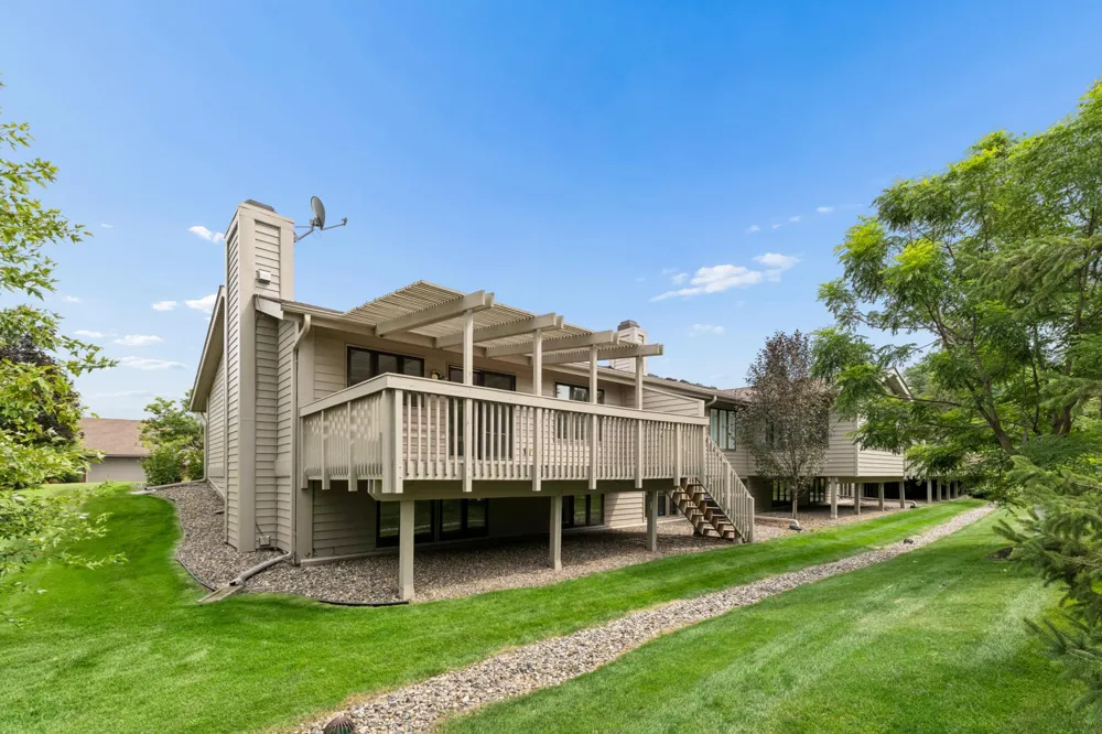 9526 Woodbridge Road Bloomington, MN 55438