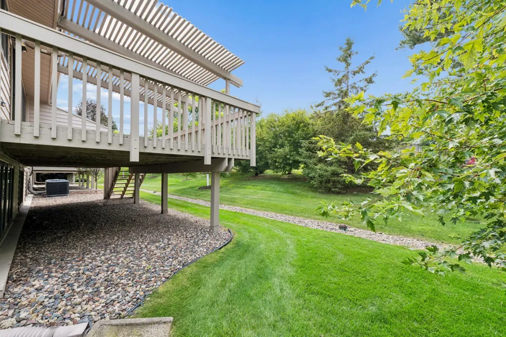 9526 Woodbridge Road Bloomington, MN 55438