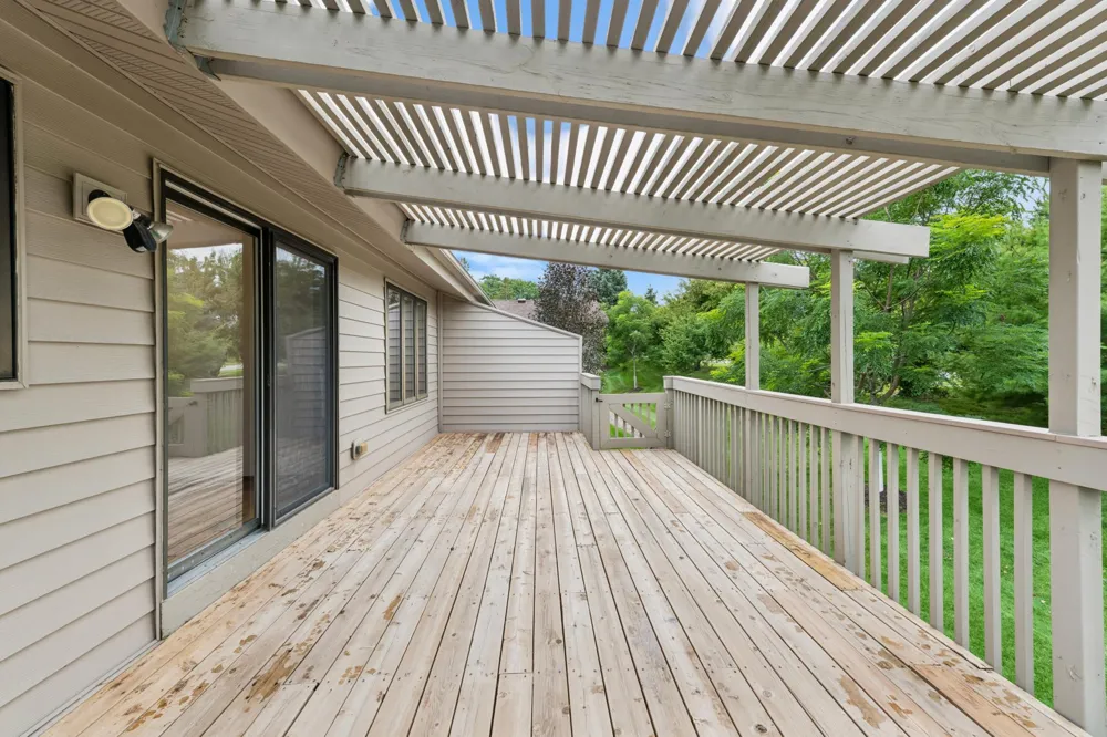 9526 Woodbridge Road Bloomington, MN 55438