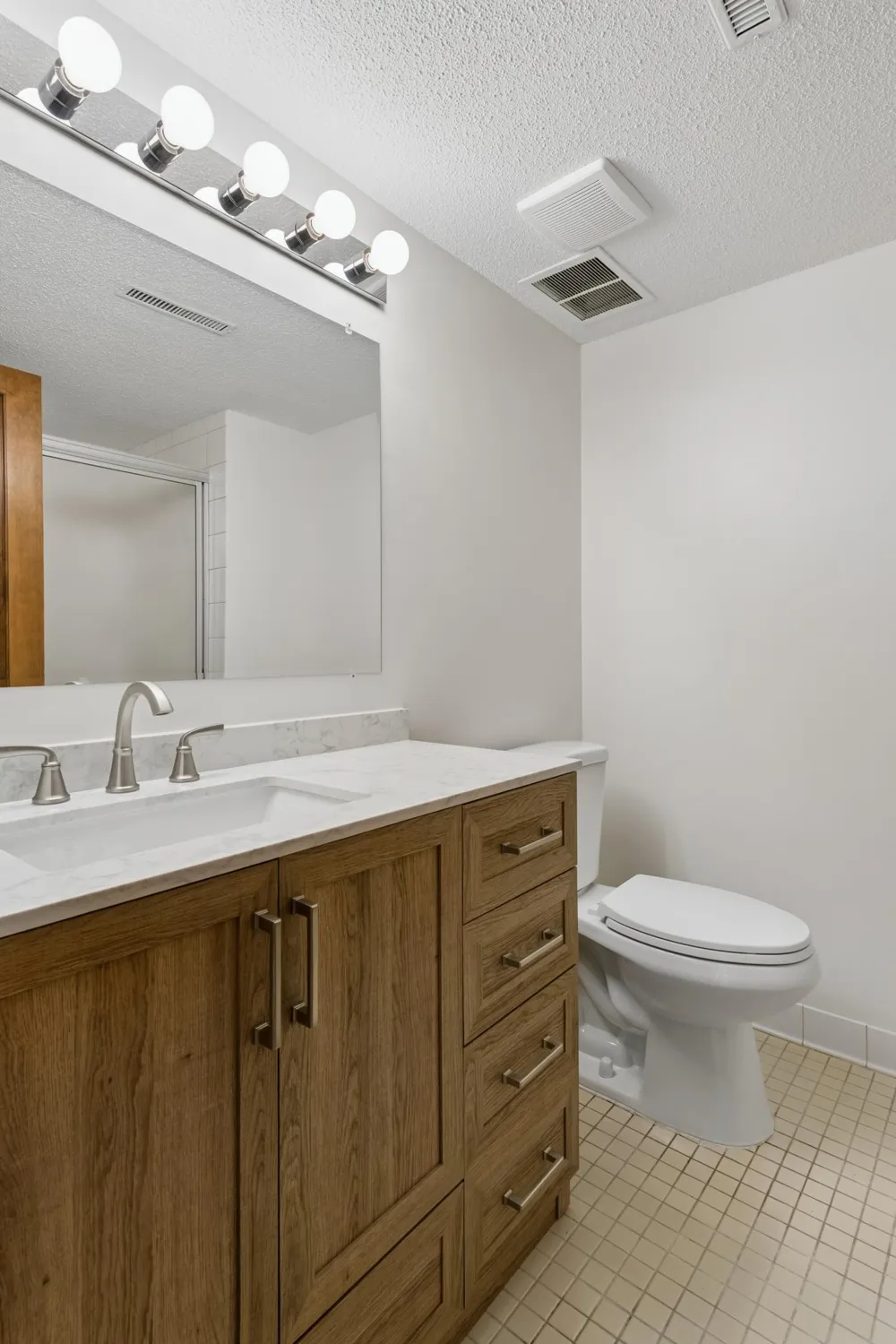 9526 Woodbridge Road Bloomington, MN 55438
