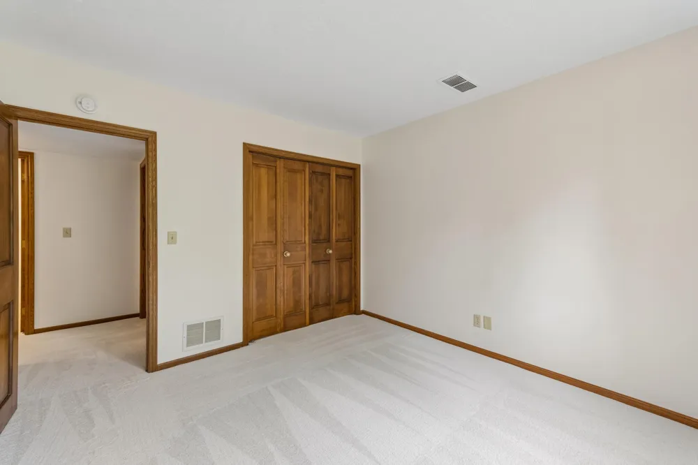 9526 Woodbridge Road Bloomington, MN 55438