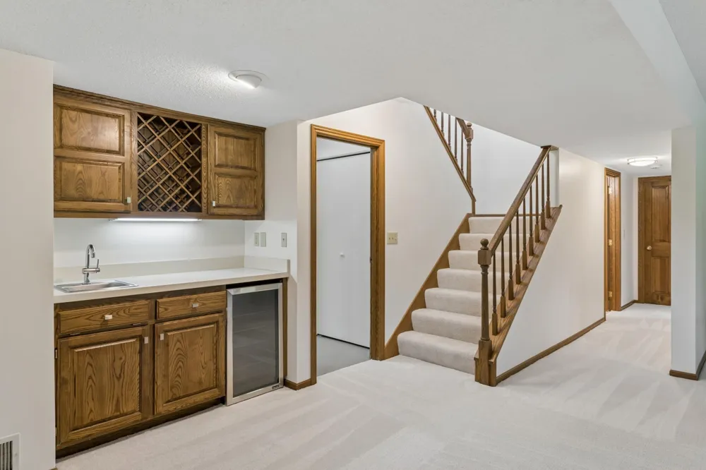 9526 Woodbridge Road Bloomington, MN 55438
