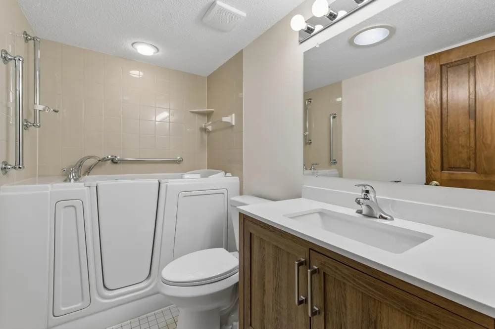 9526 Woodbridge Road Bloomington, MN 55438