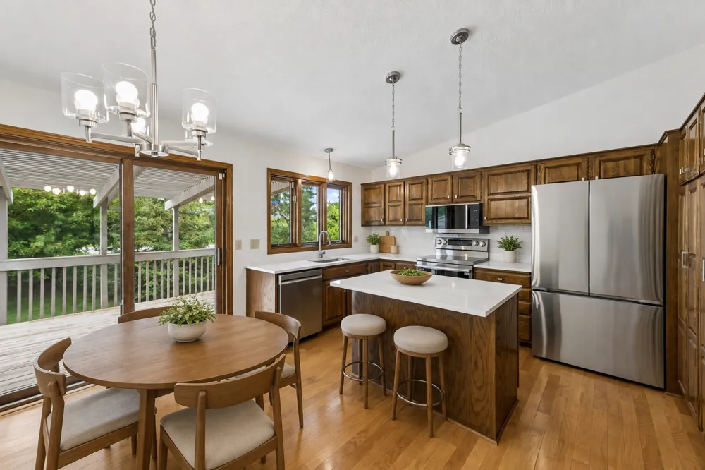9526 Woodbridge Road Bloomington, MN 55438