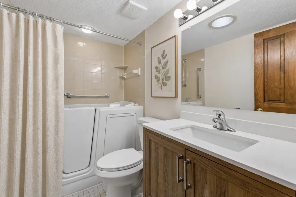 9526 Woodbridge Road Bloomington, MN 55438