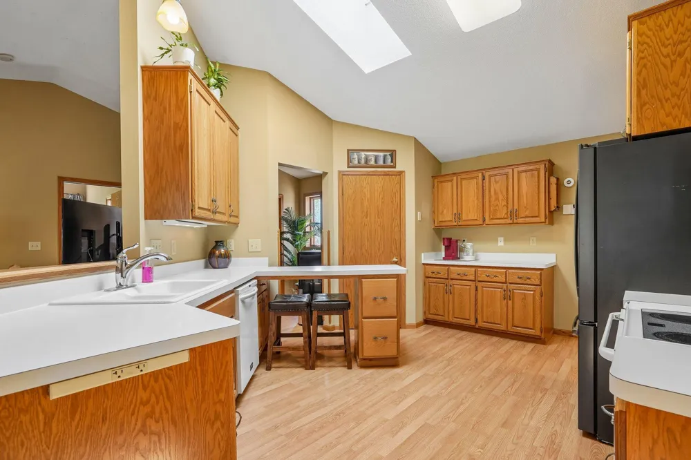 9126 Windsor Lane Brooklyn Park, MN 55443