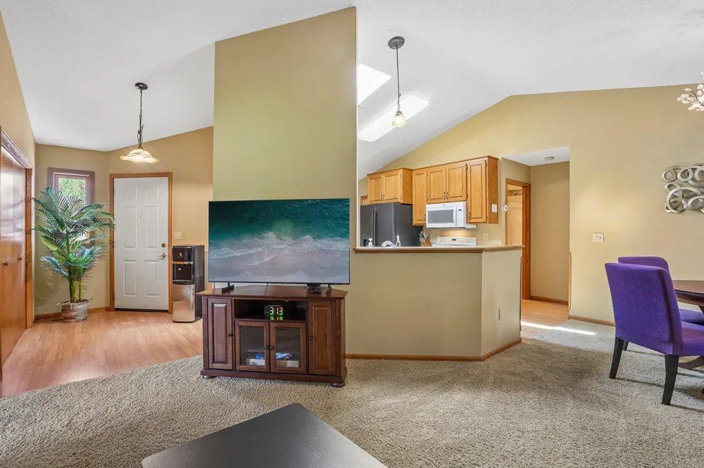 9126 Windsor Lane Brooklyn Park, MN 55443