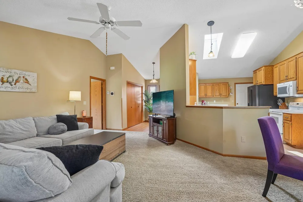 9126 Windsor Lane Brooklyn Park, MN 55443