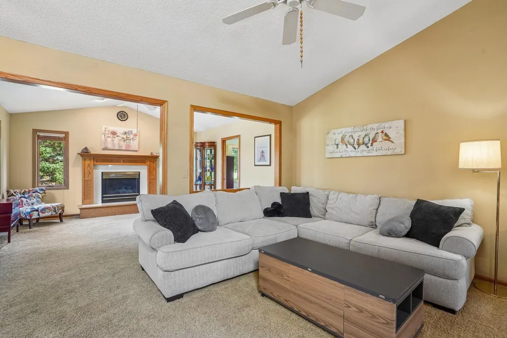 9126 Windsor Lane Brooklyn Park, MN 55443