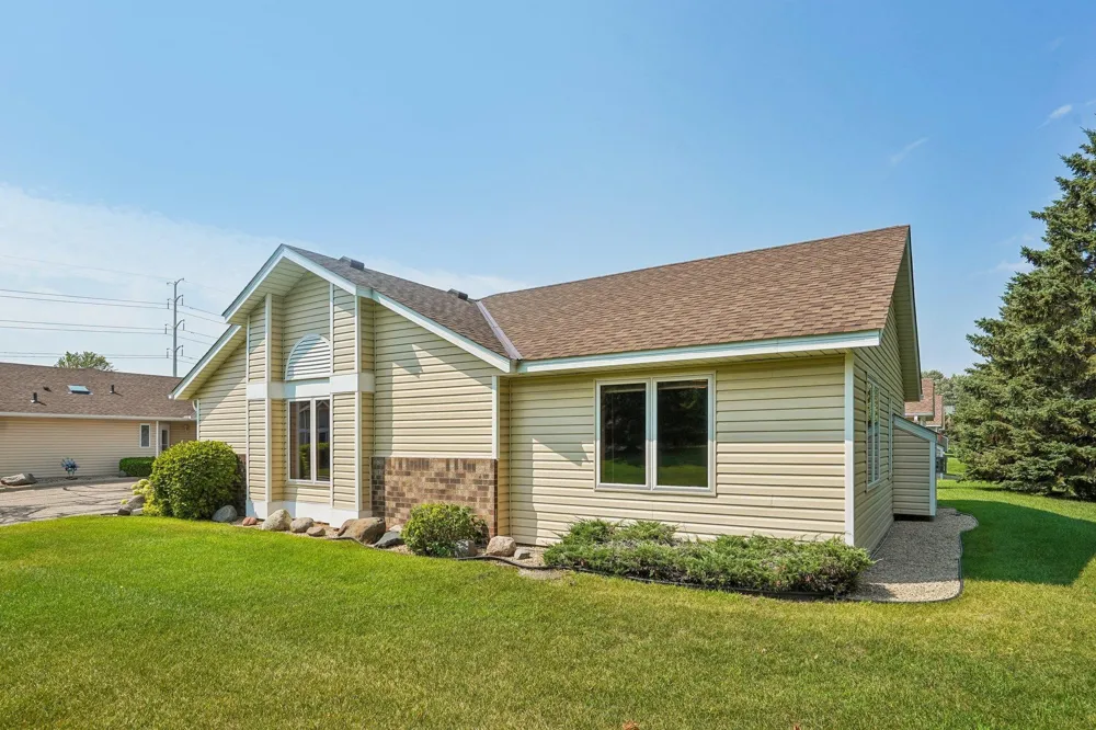 9126 Windsor Lane Brooklyn Park, MN 55443