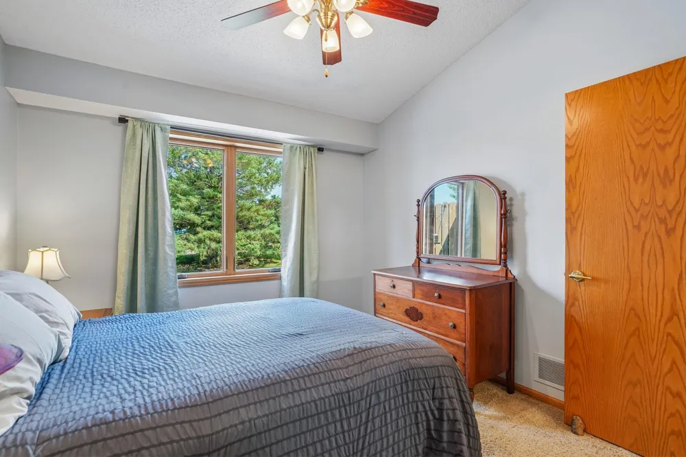 9126 Windsor Lane Brooklyn Park, MN 55443