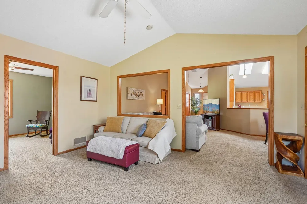 9126 Windsor Lane Brooklyn Park, MN 55443