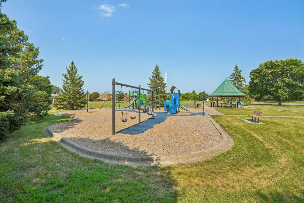 9126 Windsor Lane Brooklyn Park, MN 55443