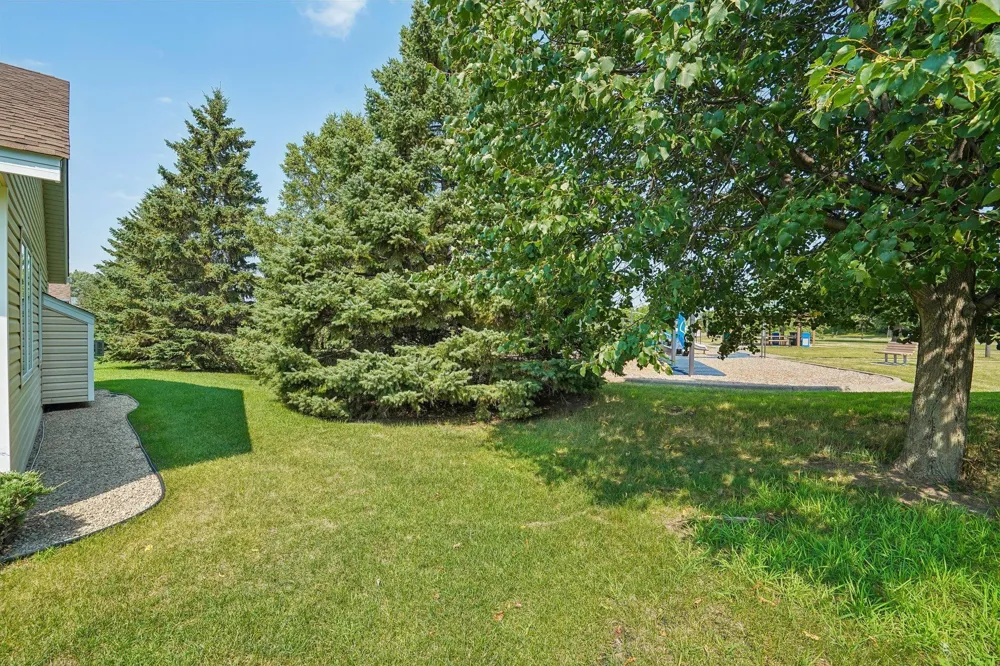9126 Windsor Lane Brooklyn Park, MN 55443