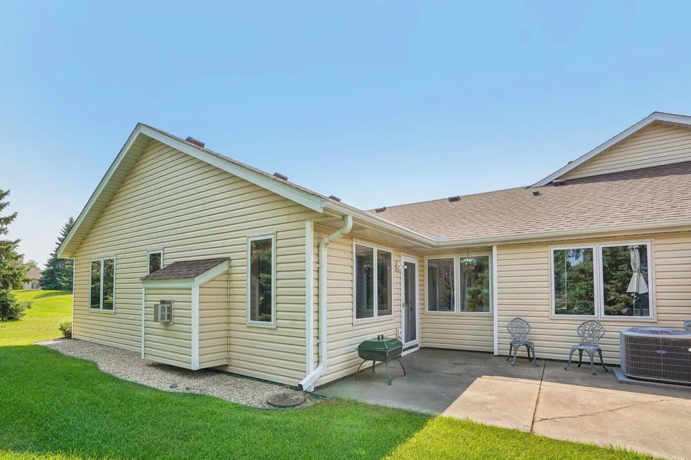 9126 Windsor Lane Brooklyn Park, MN 55443