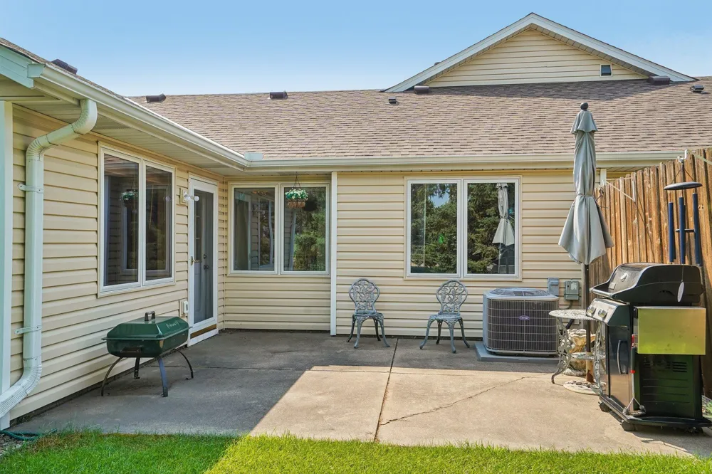 9126 Windsor Lane Brooklyn Park, MN 55443