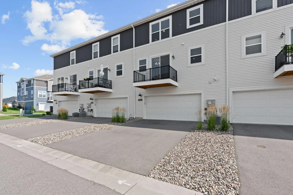 4722 Bottlebrush Lane Minnetrista, MN 55331