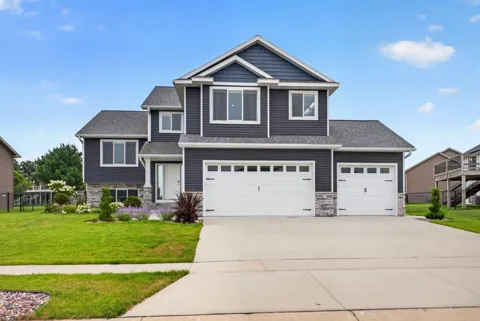 886 Portsmith Drive NW